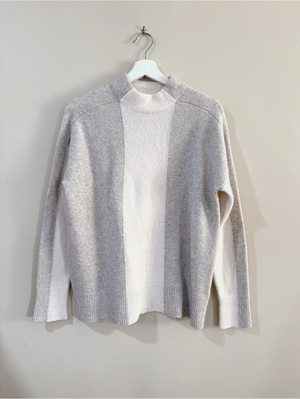 Reiss Sweater Women M Gray Off-White Colorblock Wool Blend Mock Neck Chic